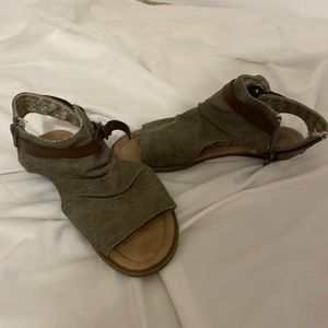 Sandal flats